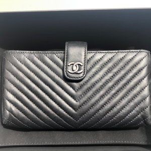 **SOLD** Chanel Black Lambskin Card/Wallet/Phone Case
